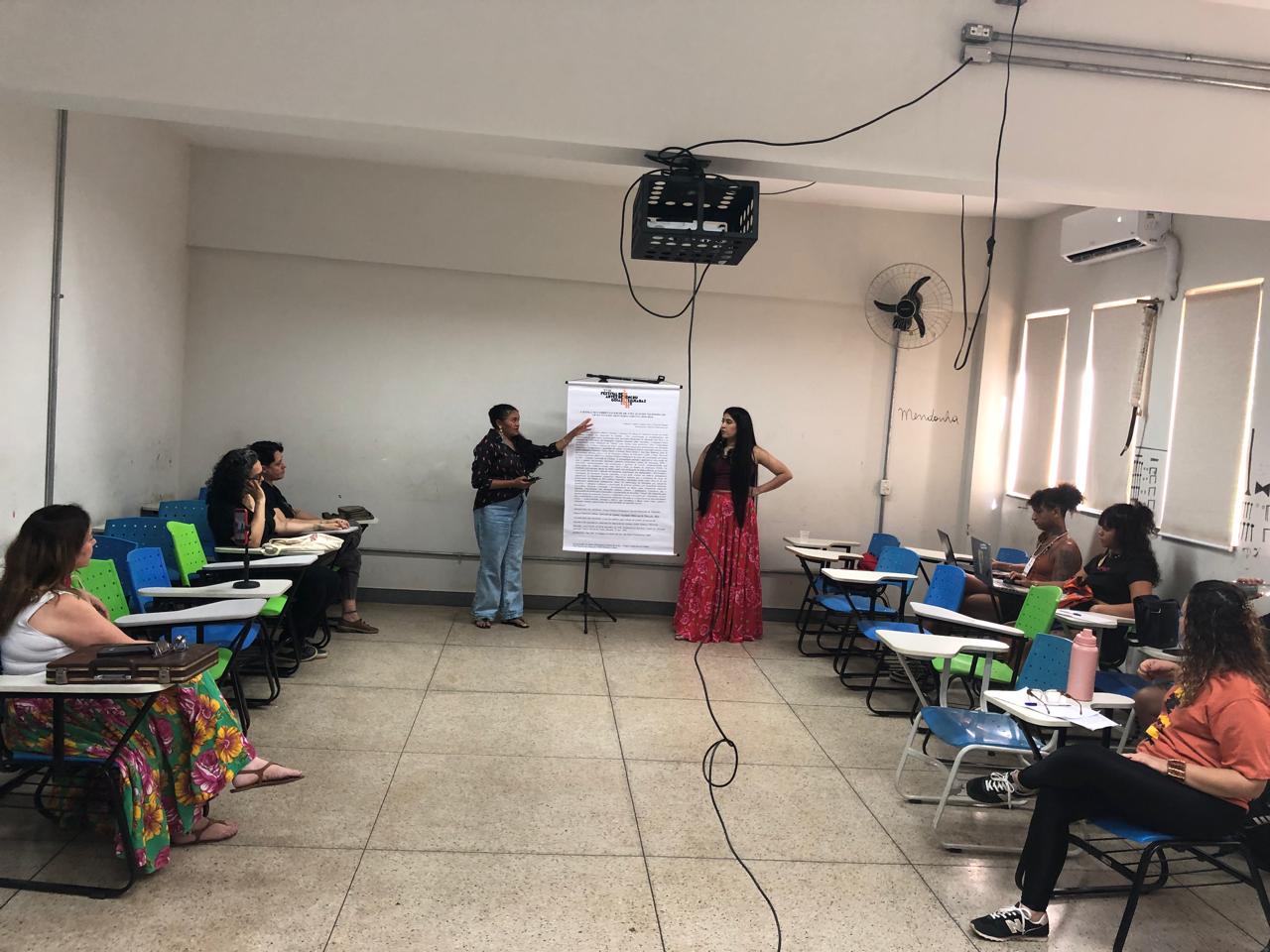 Estudantes do câmpus Aparecida de Goiânia apresentam trabalho sobre a dança no currículo escolar